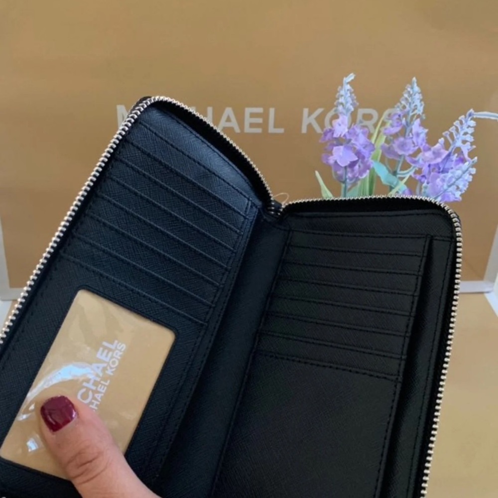 Michael Kors Zip Around /Phone Wallet - Picture 4 of 5